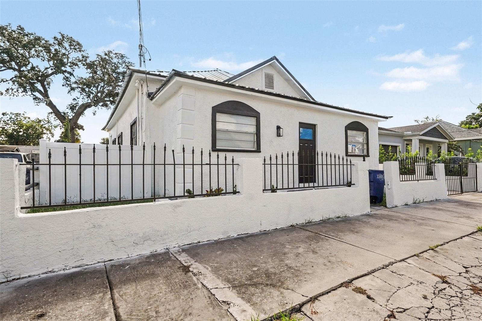 2923 SANCHEZ STREET