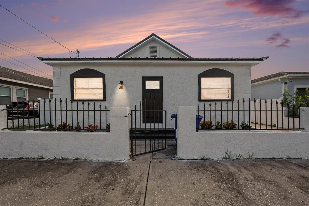 Photo of 2923 Sanchez Street, Tampa, FL 33605 (MLS # TB8544332)