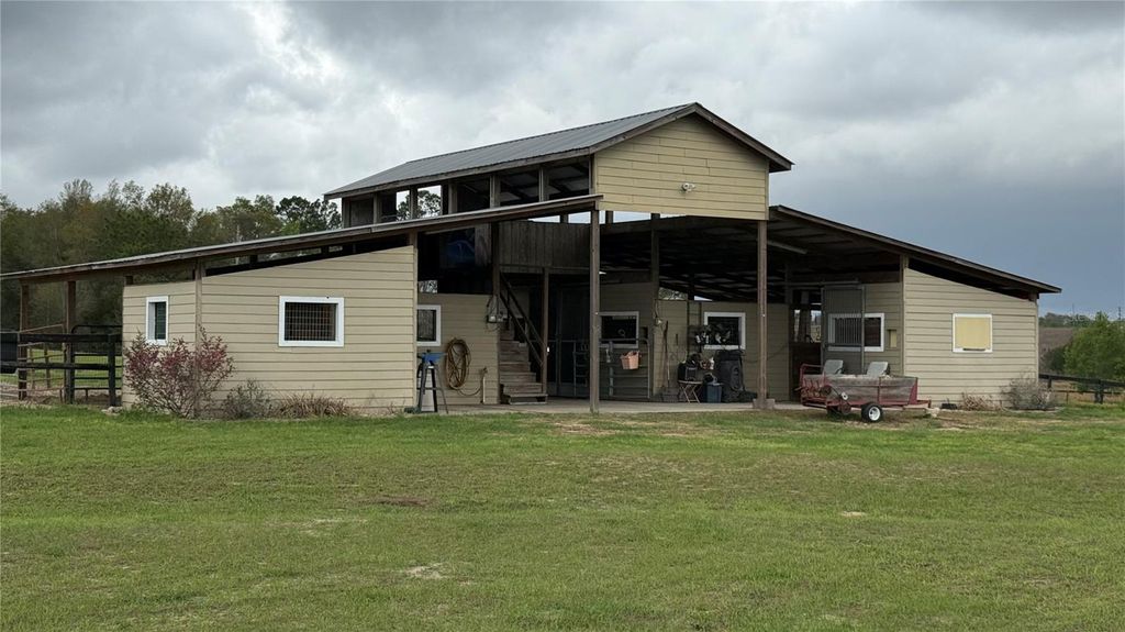 Photo of 2700 SW 210th Avenue, Dunnellon, FL 34431 (MLS # OM721682)