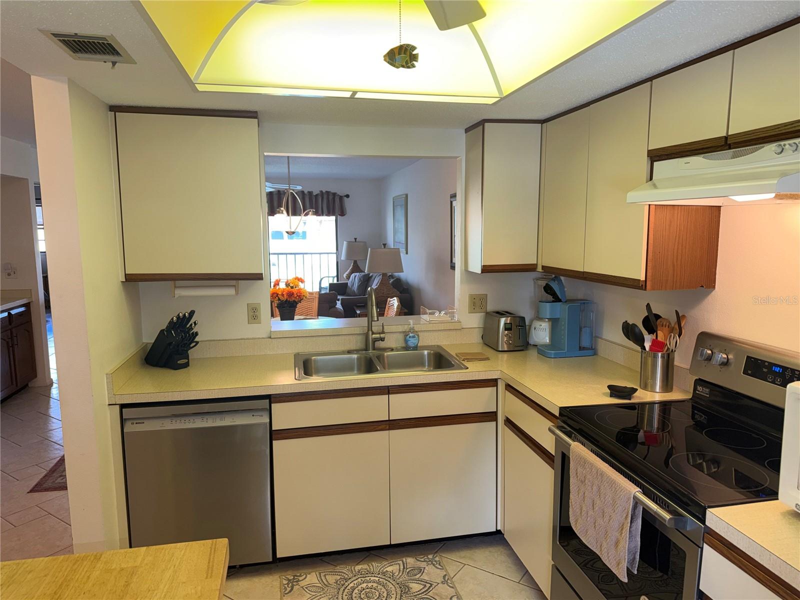 335 THREE LAKES LANE L