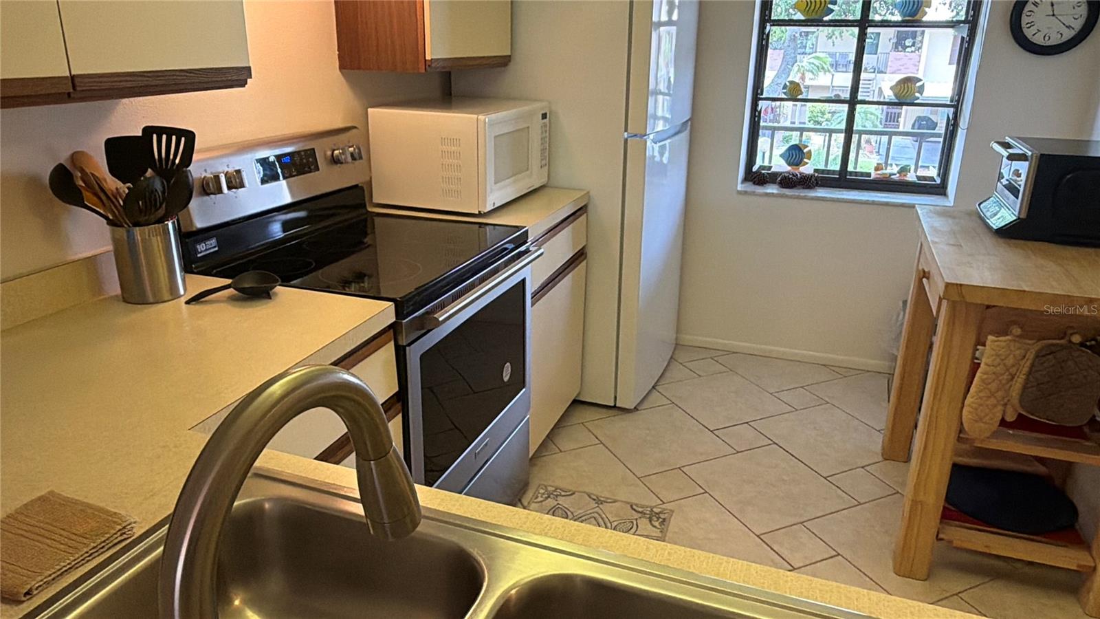 335 THREE LAKES LANE L