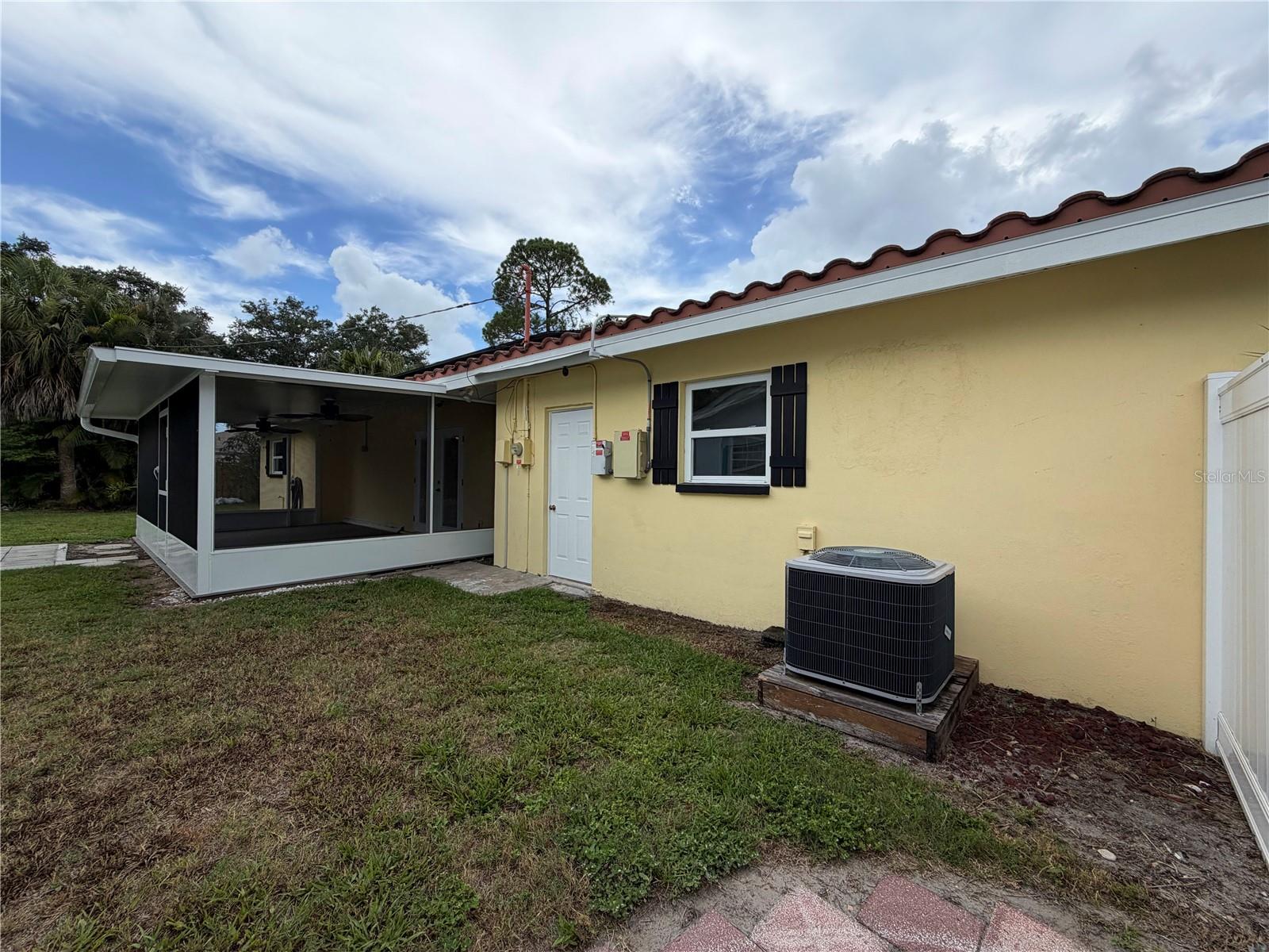 623 PALM BOULEVARD