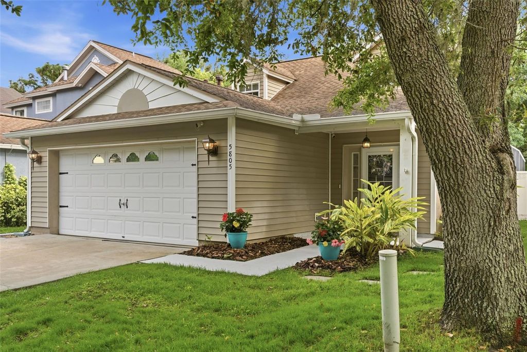 Photo of 5805 Meadowpark Place, Lithia, FL 33547 (MLS # TB8495823)