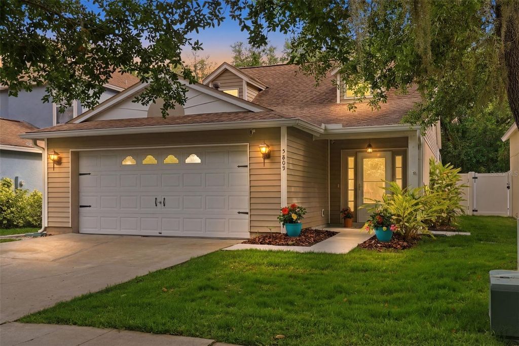 Photo of 5805 Meadowpark Place, Lithia, FL 33547 (MLS # TB8495823)