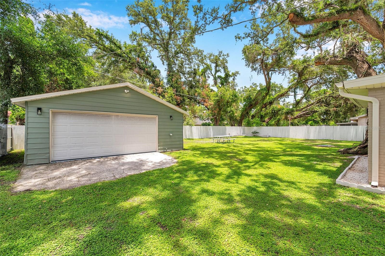 205 W WHEELER ROAD