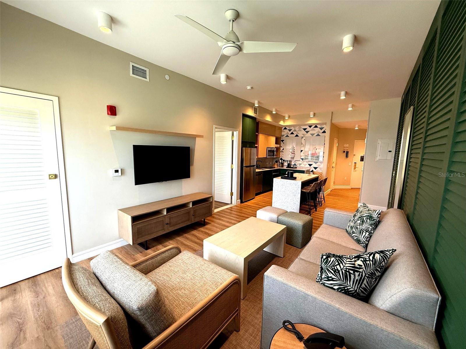 SUNSET WALK HOTEL CONDO PH 2-5 - Residential