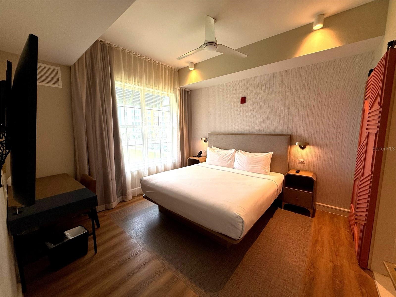 SUNSET WALK HOTEL CONDO PH 2-5 - Residential