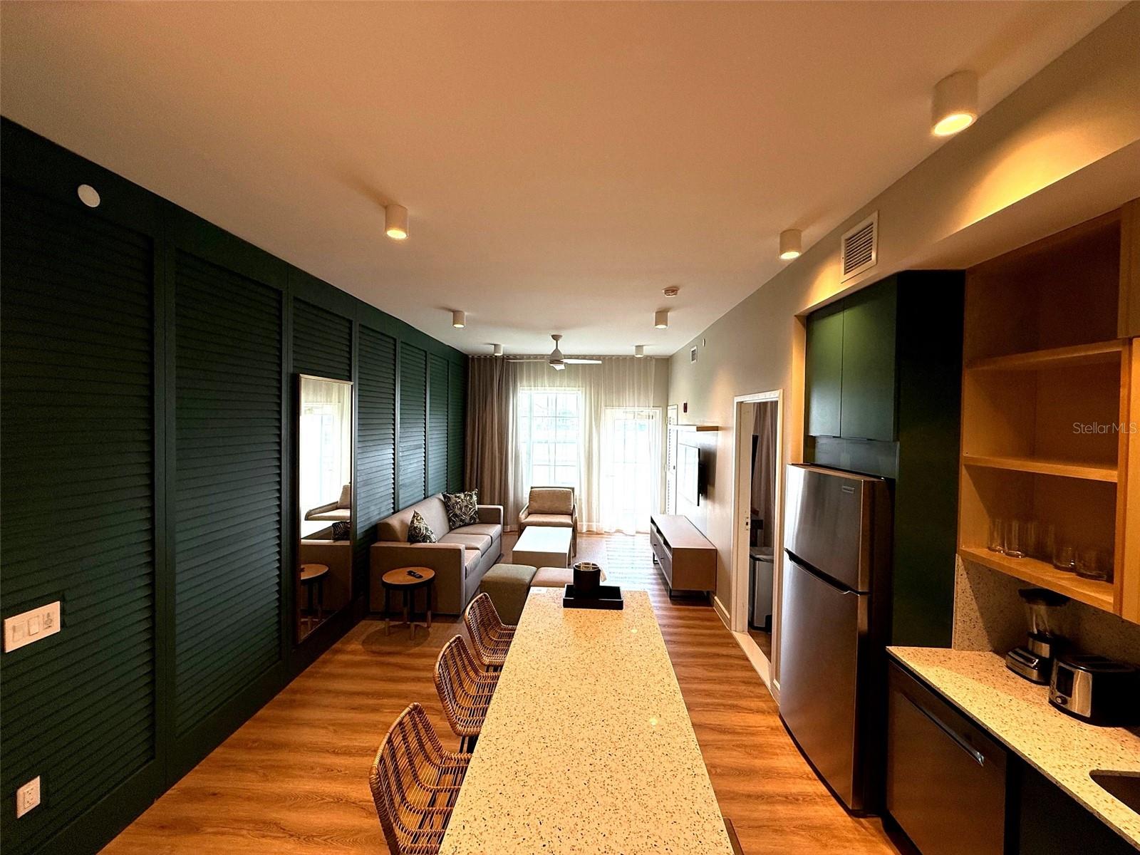 SUNSET WALK HOTEL CONDO PH 2-5 - Residential