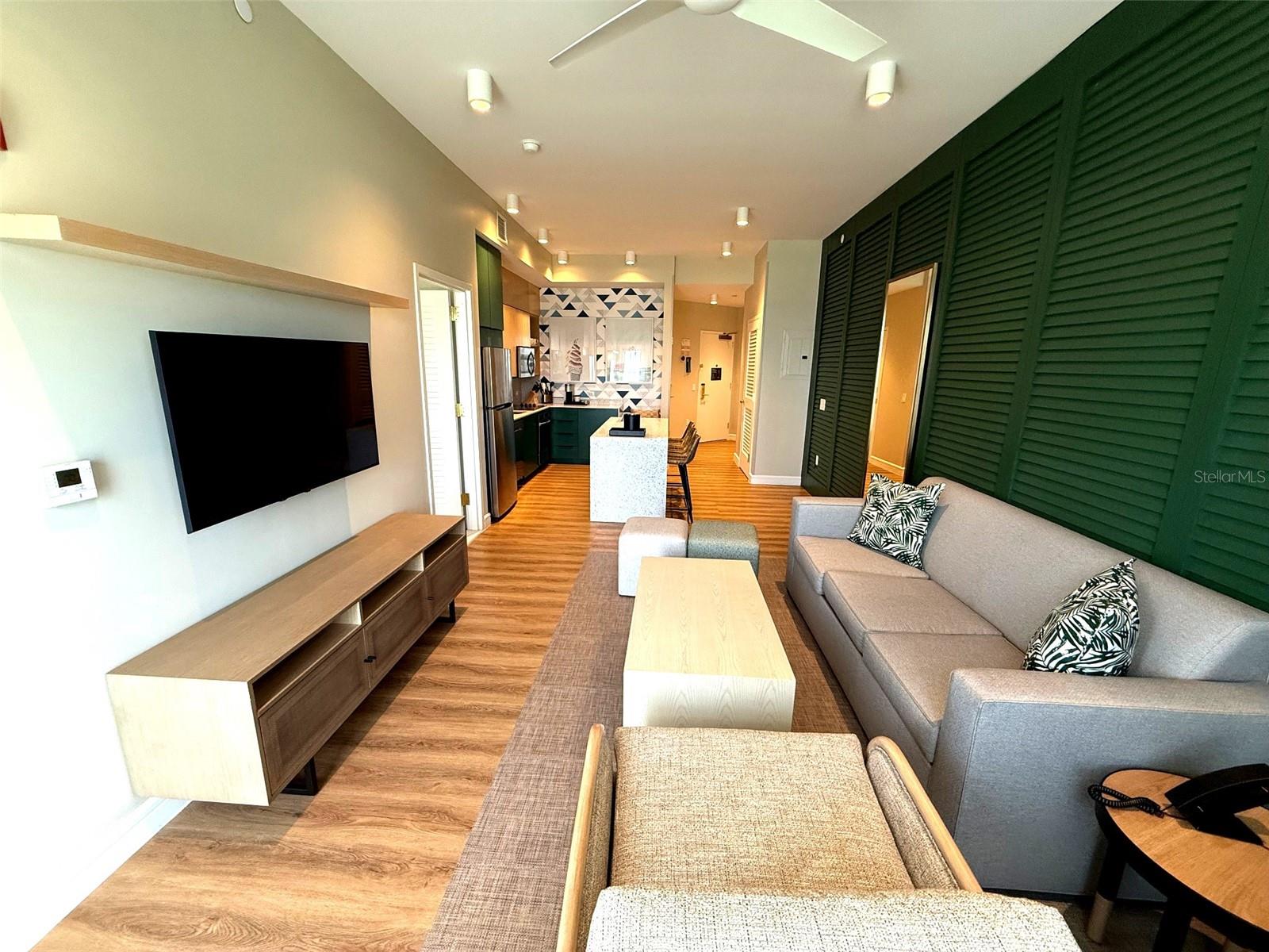 SUNSET WALK HOTEL CONDO PH 2-5 - Residential