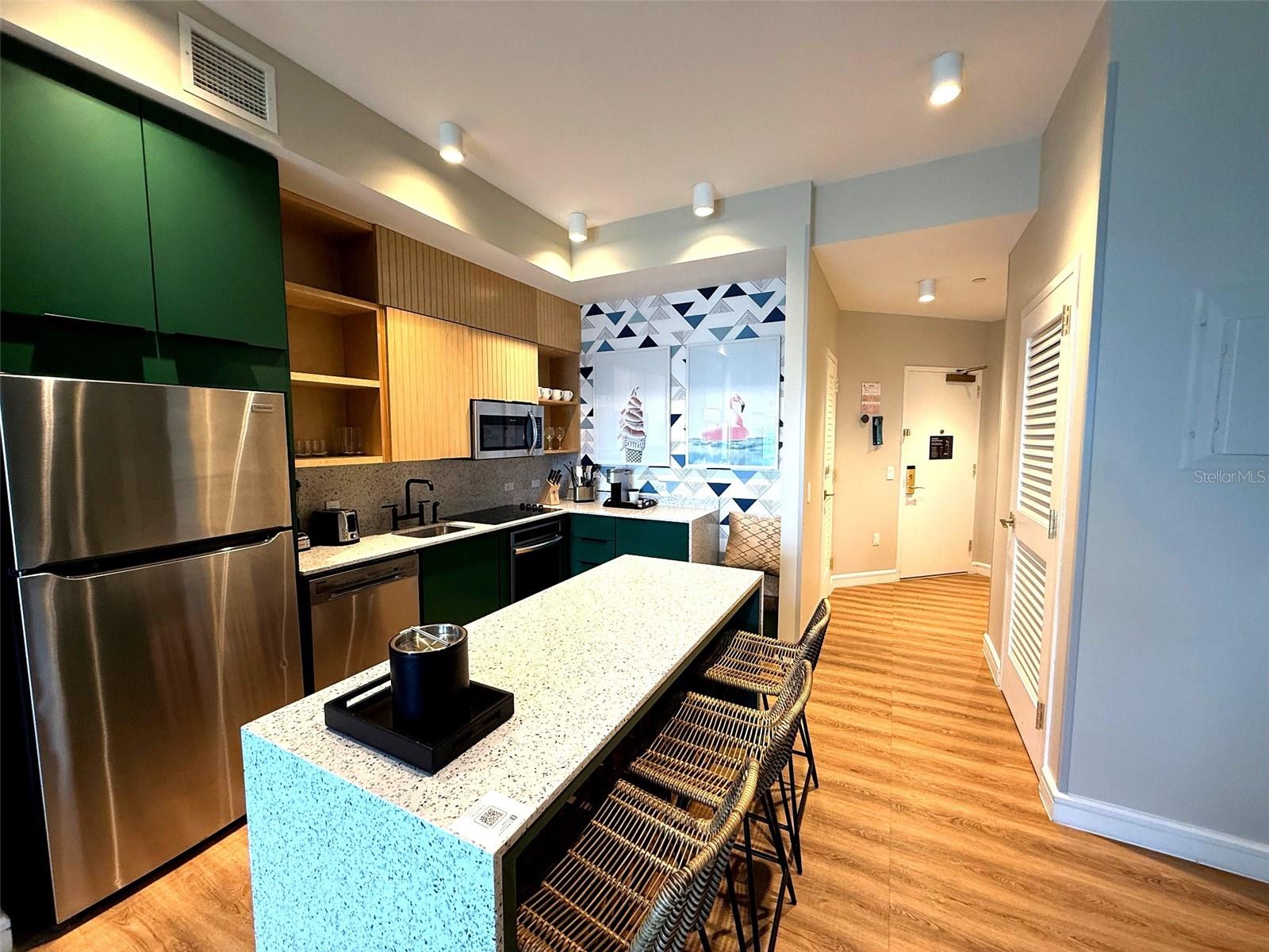 SUNSET WALK HOTEL CONDO PH 2-5 - Residential