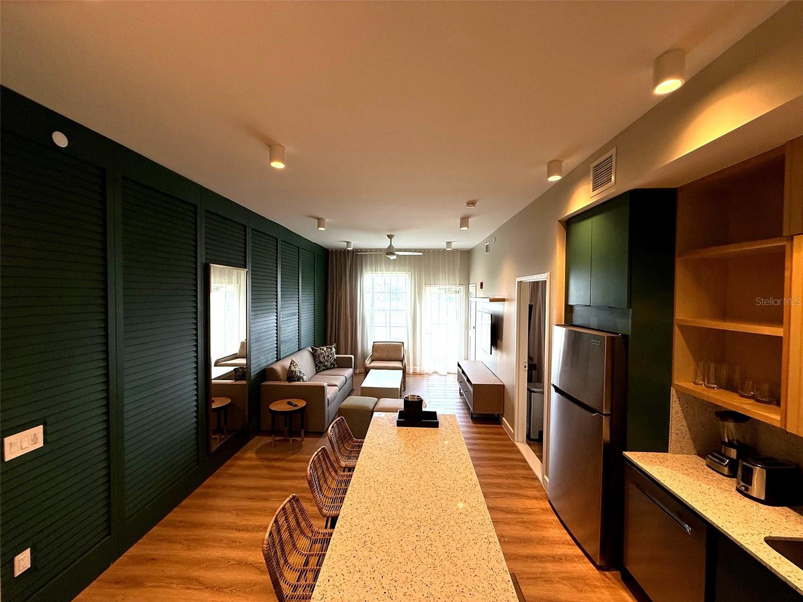 SUNSET WALK HOTEL CONDO PH 2-5 - Residential