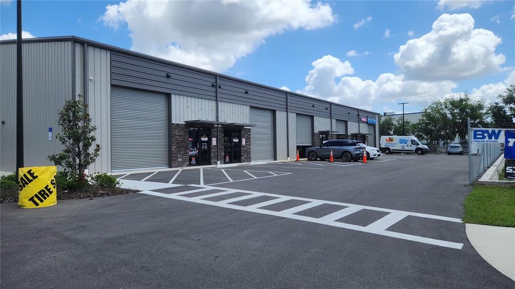 Photo of 1800 Corporate Center Lane, Plant City, FL 33563 (MLS # S5147702)