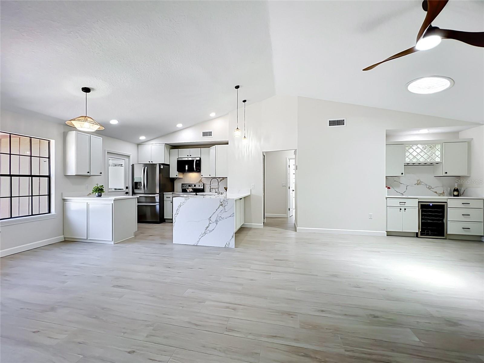 ADMIRALTY LAKES LAKE PATIO HOMES 02 REP PH 01 - Residential