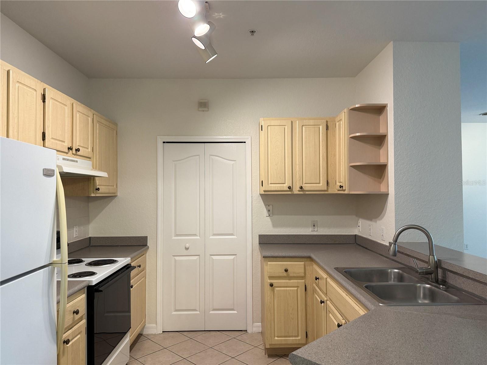 VISCONTI WEST - Residential Lease