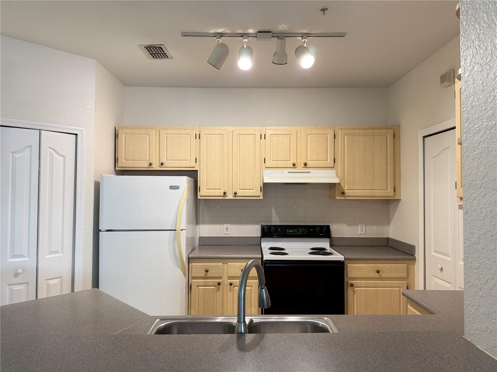 VISCONTI WEST - Residential Lease