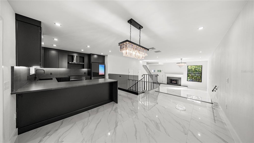 Photo of 164 E Davis Boulevard, Tampa, FL 33606 (MLS # TB8538962)