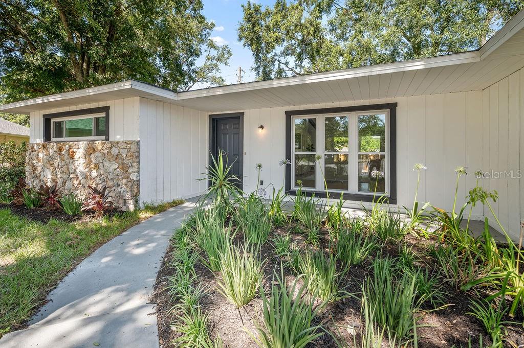 3029 PINETREE