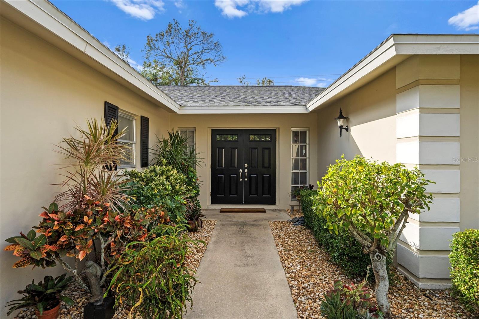 7460 W COUNTRY CLUB DRIVE N