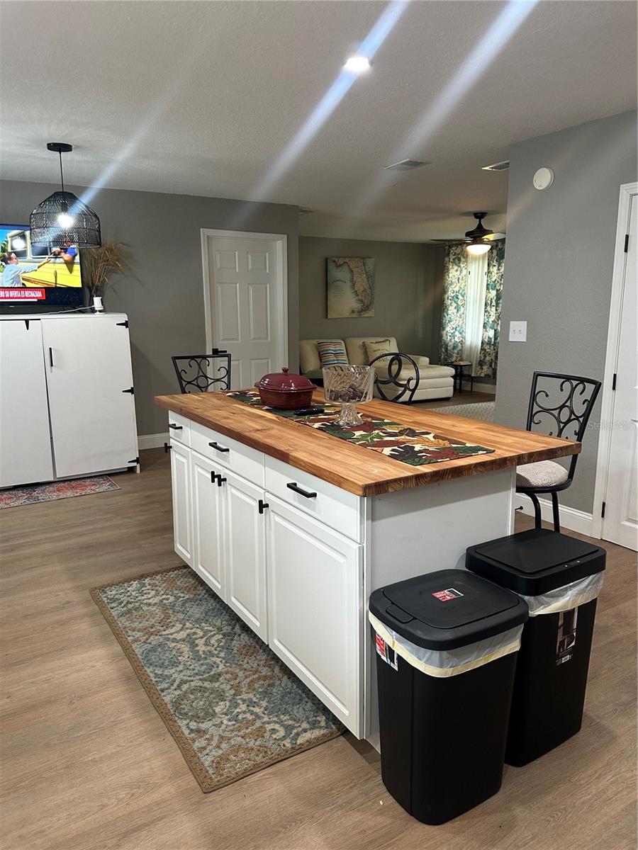 LEISURE SHORES - Residential Lease