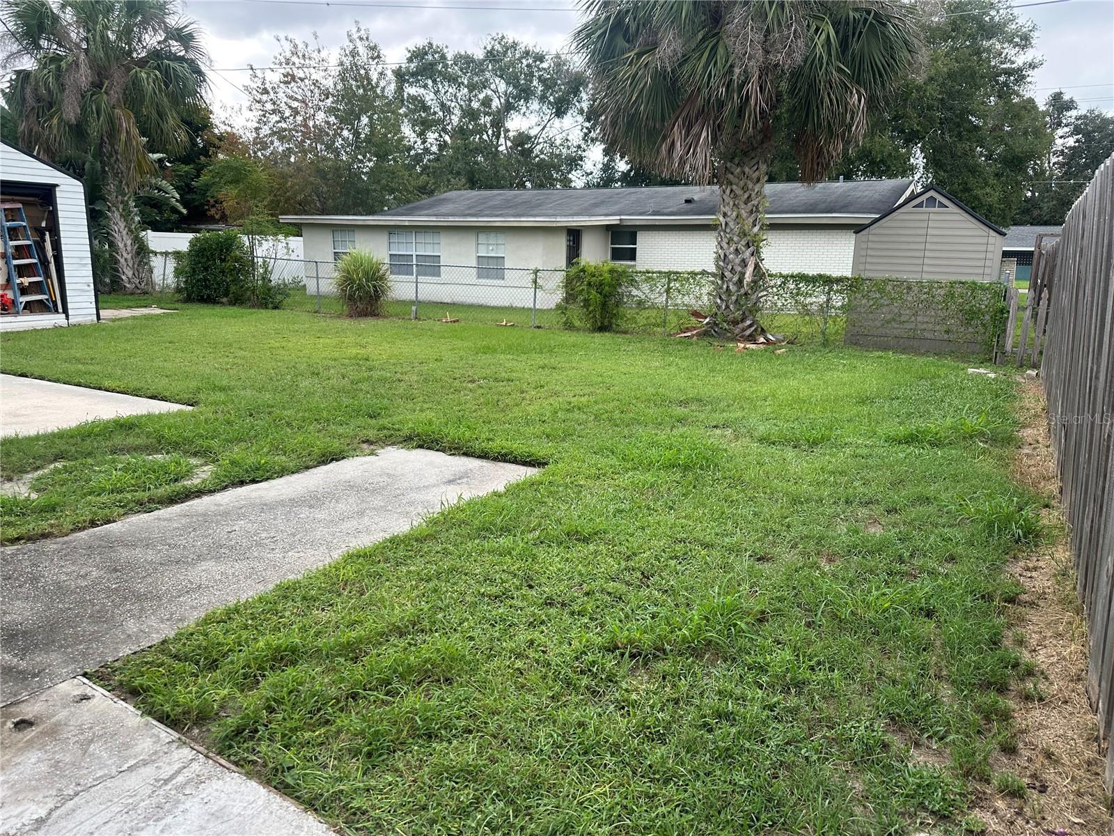 LEISURE SHORES - Residential Lease