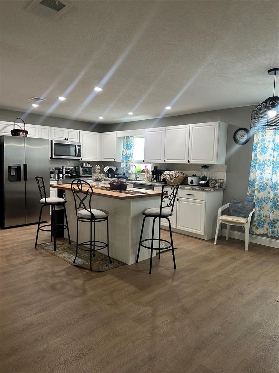 LEISURE SHORES - Residential Lease