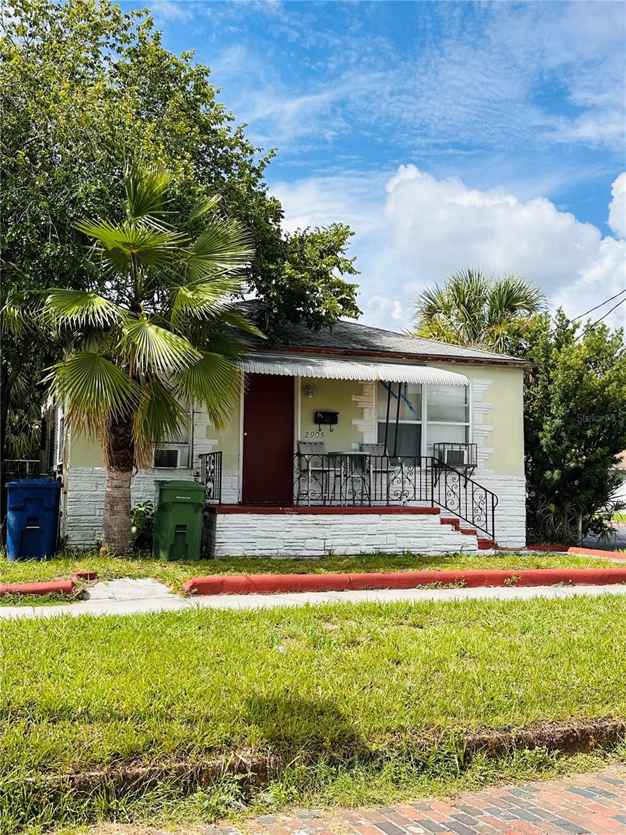 Welcome to Your Next Project!
This 2-bedroom, 1-bath home in Tampa, Florida is the renovation opportunity you've been waiting for. Whether you're looking to fix and live, fix and flip, or add to your investment portfolio, this property is priced to sell and full of potential.
Bring your handyman skills and let this home shine once again! With the right vision and updates, this could be a true gem in a growing area. Don't miss out on this great opportunity. The sellers are open to reasonable offers. — schedule your showing today! !! ONLY BY APPOIMENTS !!
