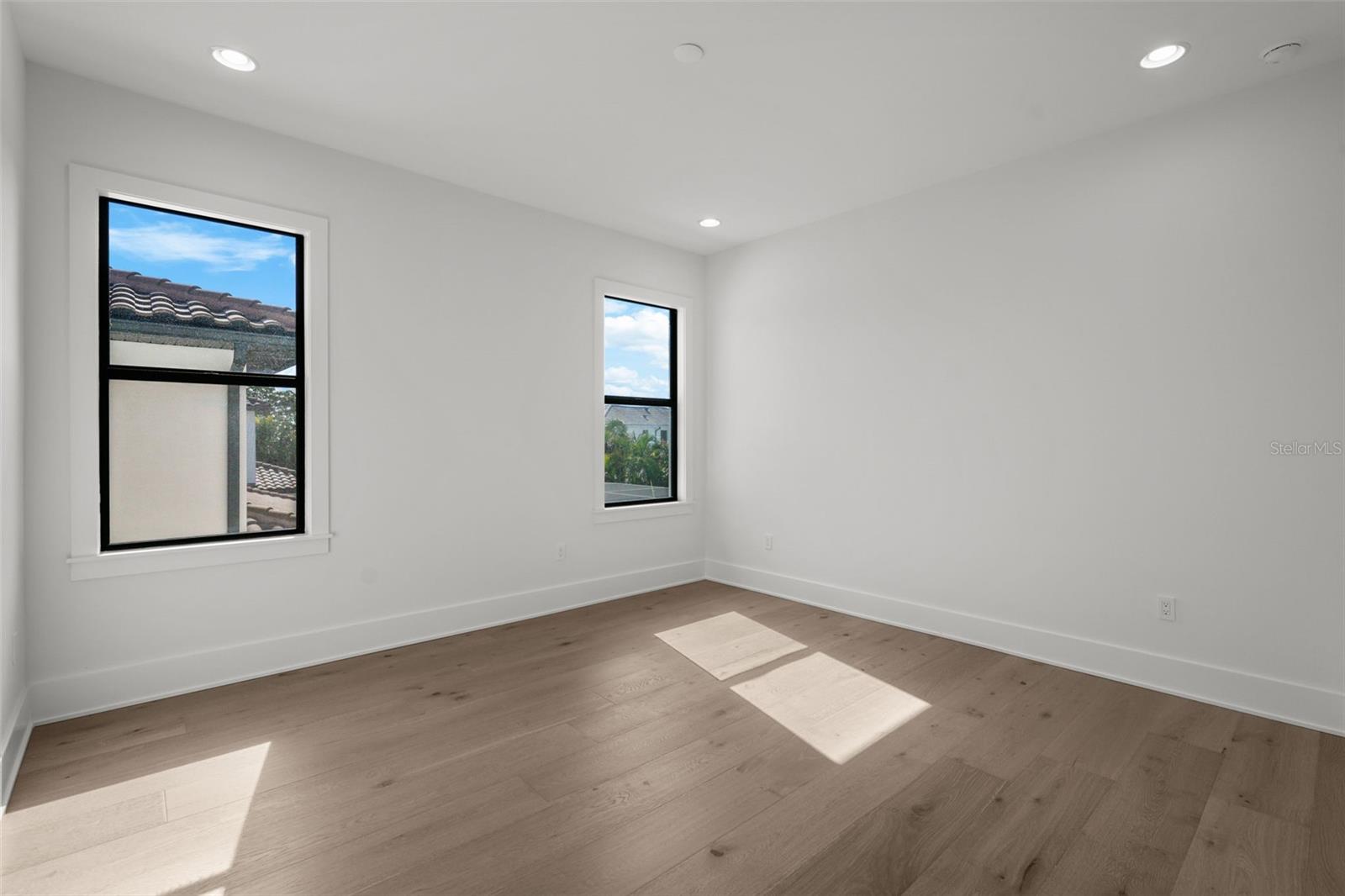 SUNSET PARK - Residential