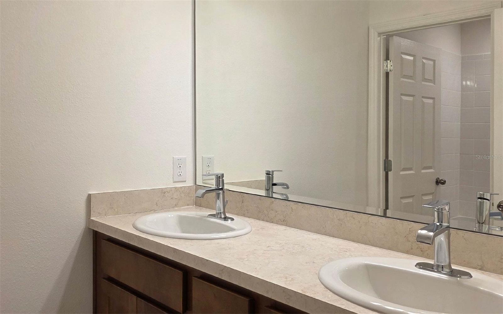 BLUE SPRINGS RESERVE TOWNHOMES PHASE 1 - Residential