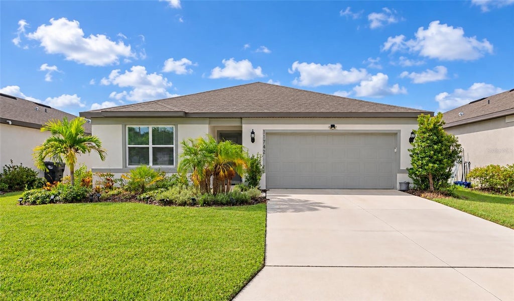 Photo of 11742 Moonsail Drive, Parrish, FL 34219 (MLS # A4705757)