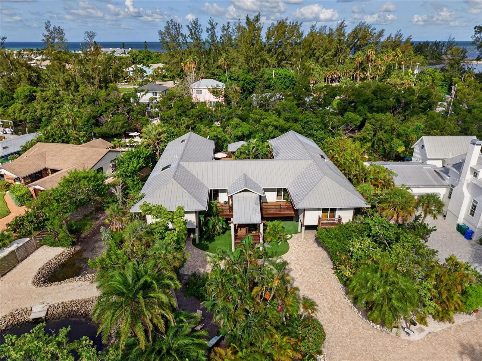 677 LANDS END DRIVE