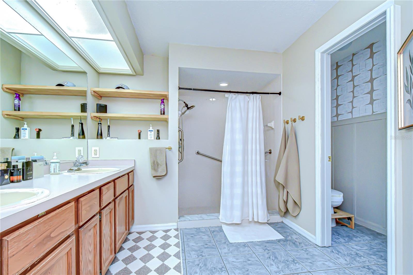 RANDOM OAKS PH I - Residential