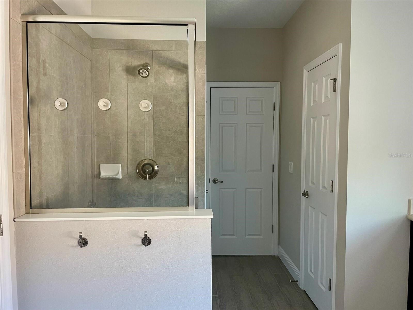 ESTUARY OF MOBBLY BAY - Residential