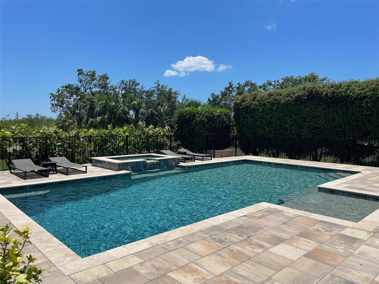 ESTUARY OF MOBBLY BAY - Residential