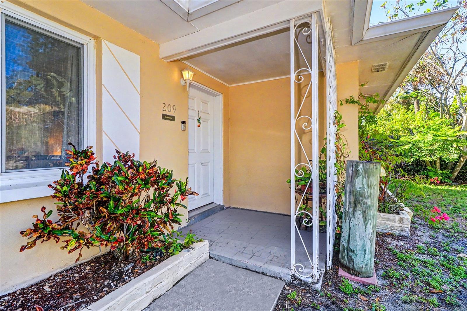 209 S AURORA AVENUE