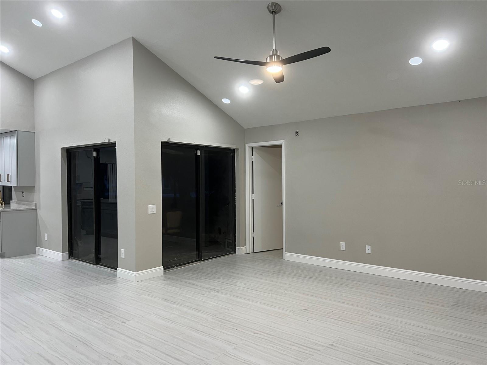 ORANGE TREE COUNTRY CLUB - Residential Lease