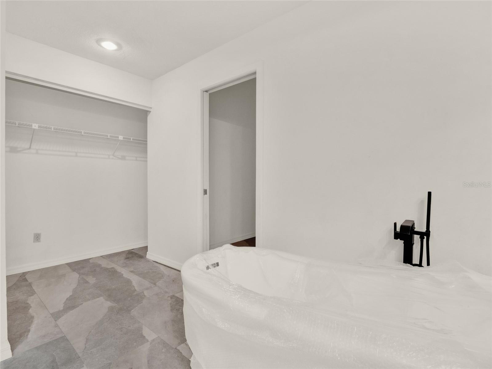 ORANGE TREE COUNTRY CLUB - Residential Lease