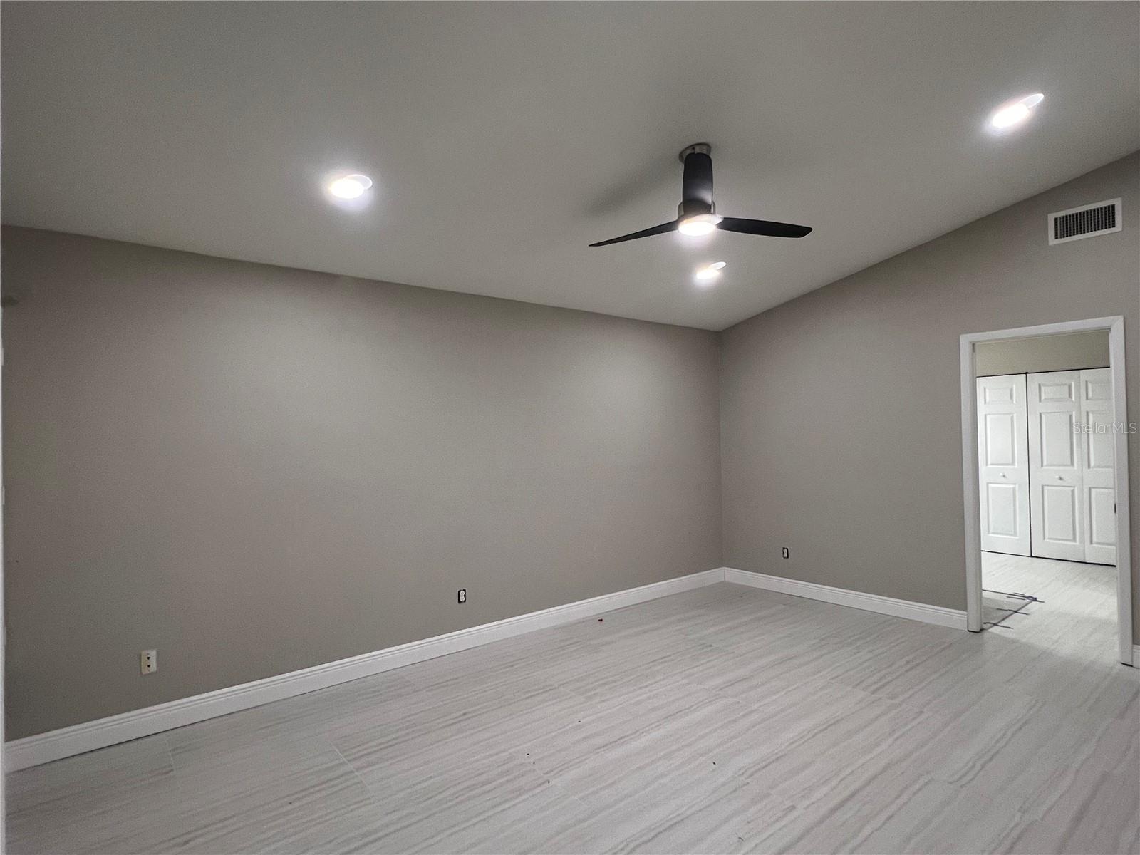 ORANGE TREE COUNTRY CLUB - Residential Lease