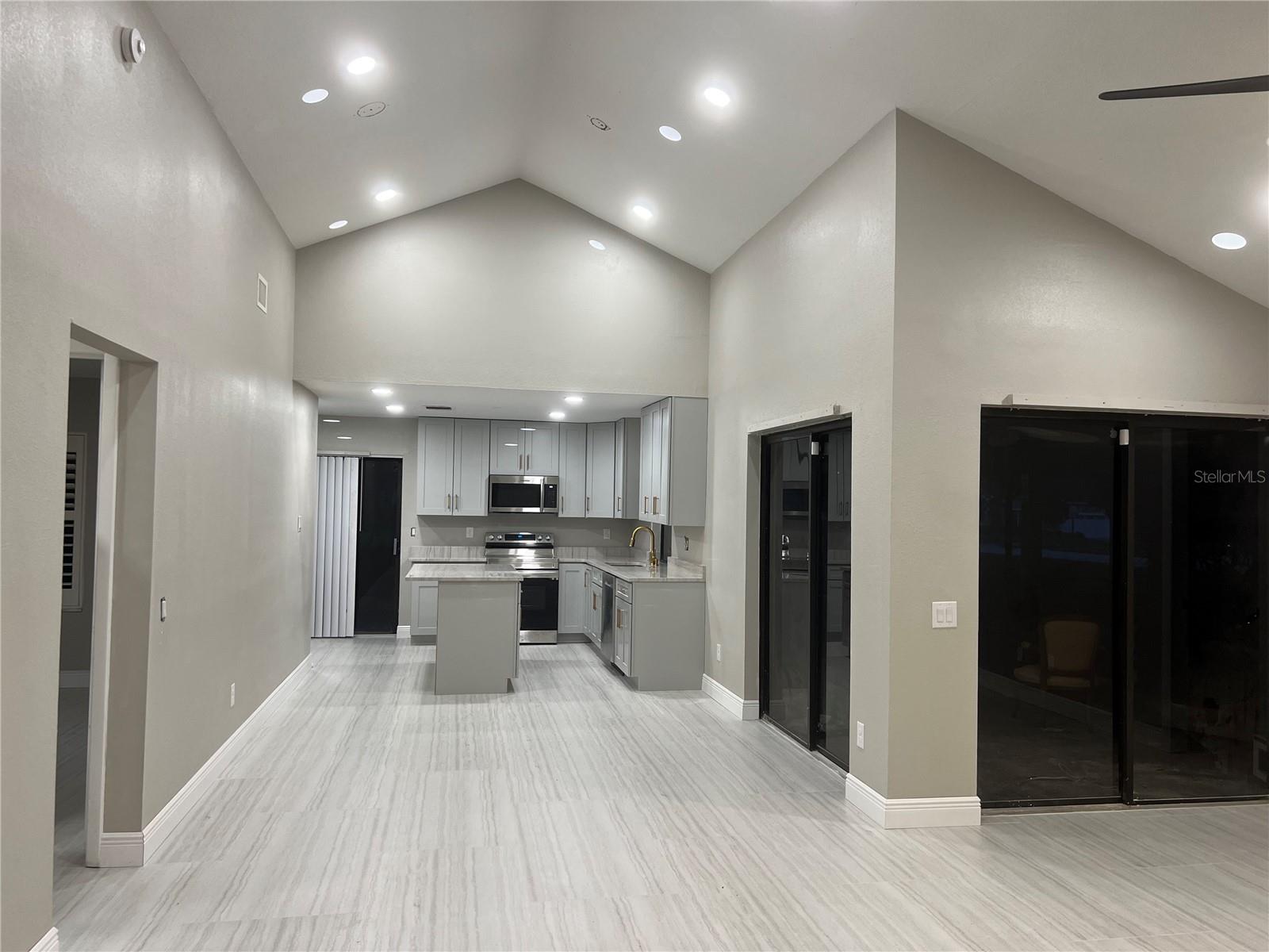 ORANGE TREE COUNTRY CLUB - Residential Lease