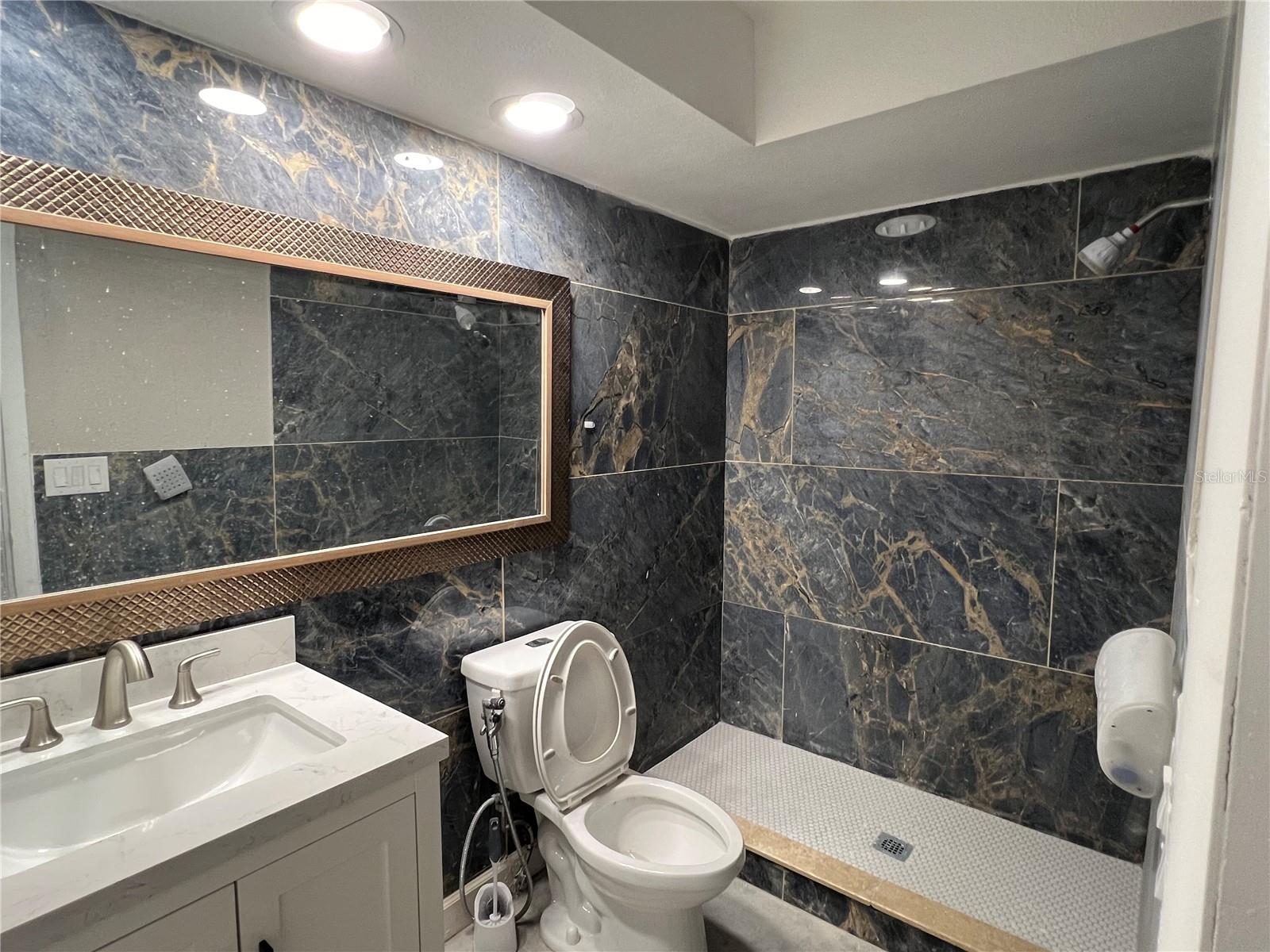 ORANGE TREE COUNTRY CLUB - Residential Lease