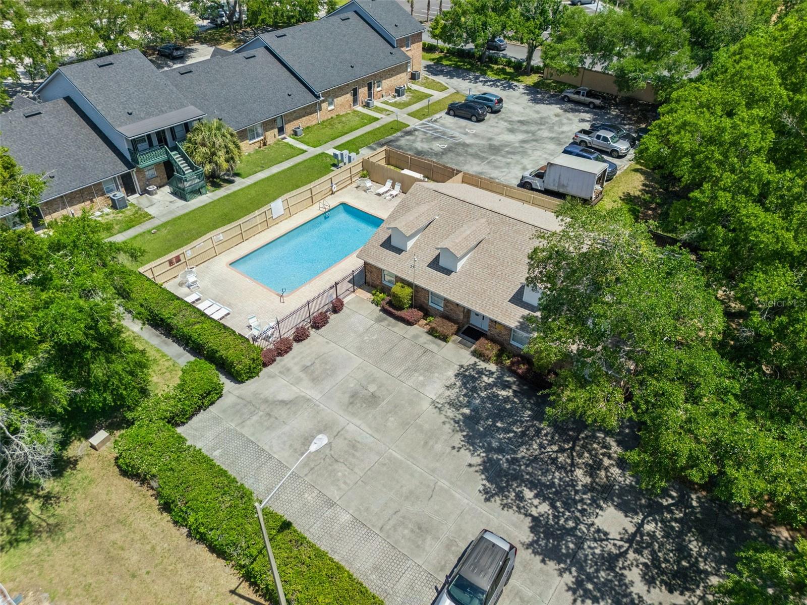 PALAMAR OAKS VILLAGE REP - Residential