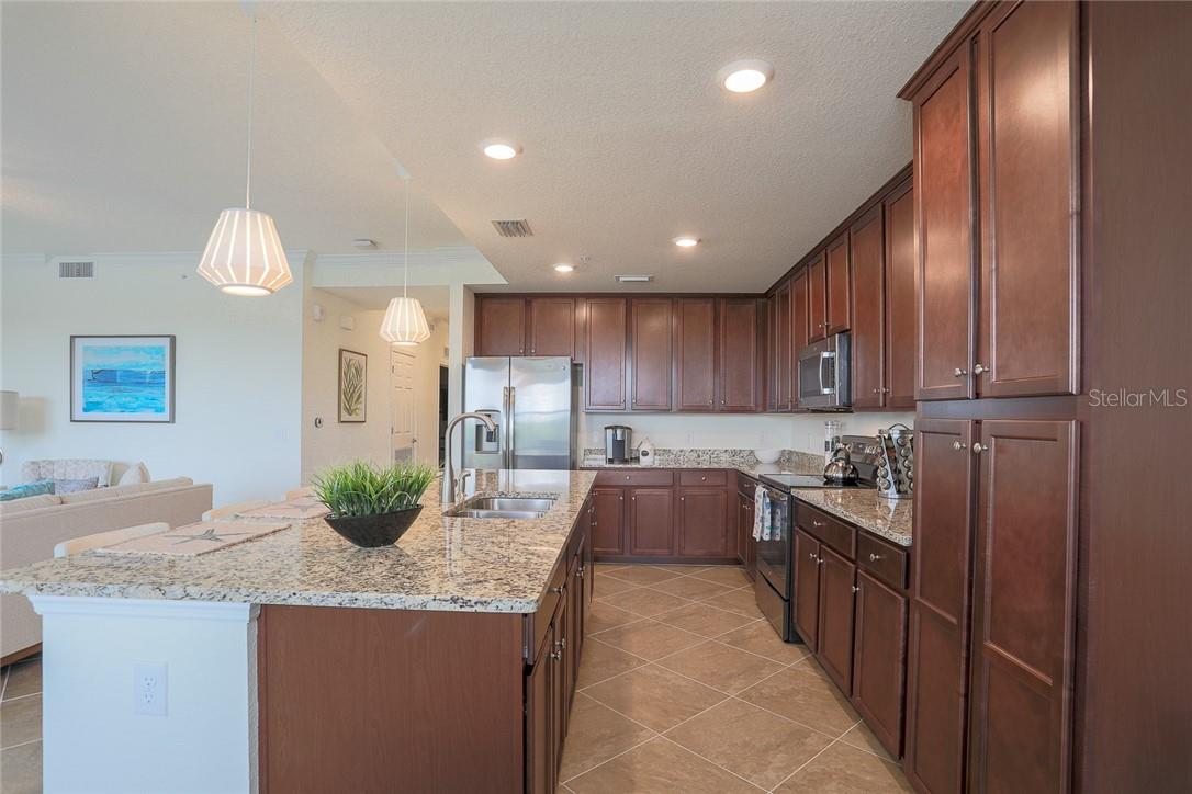 LAKEWOOD NATIONAL - Residential Lease