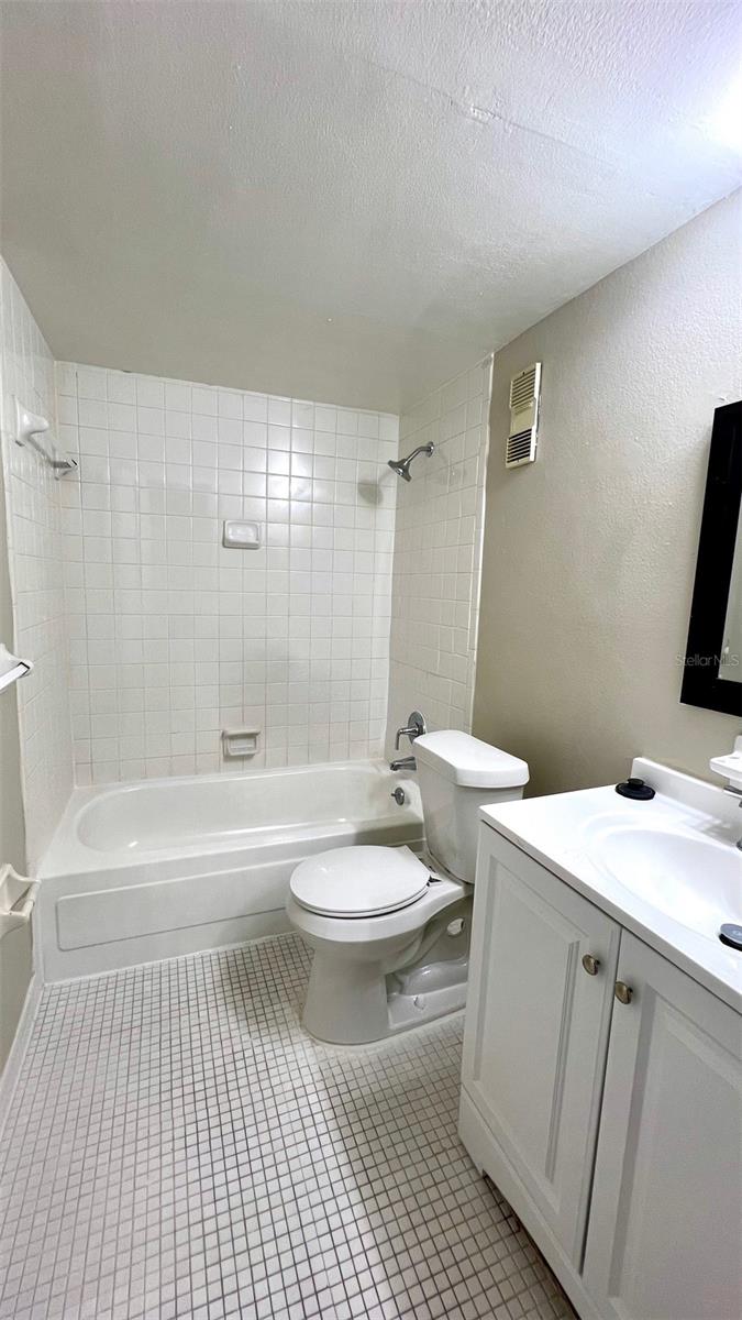 WIMBLEDON PARK CONDO 01 - Residential