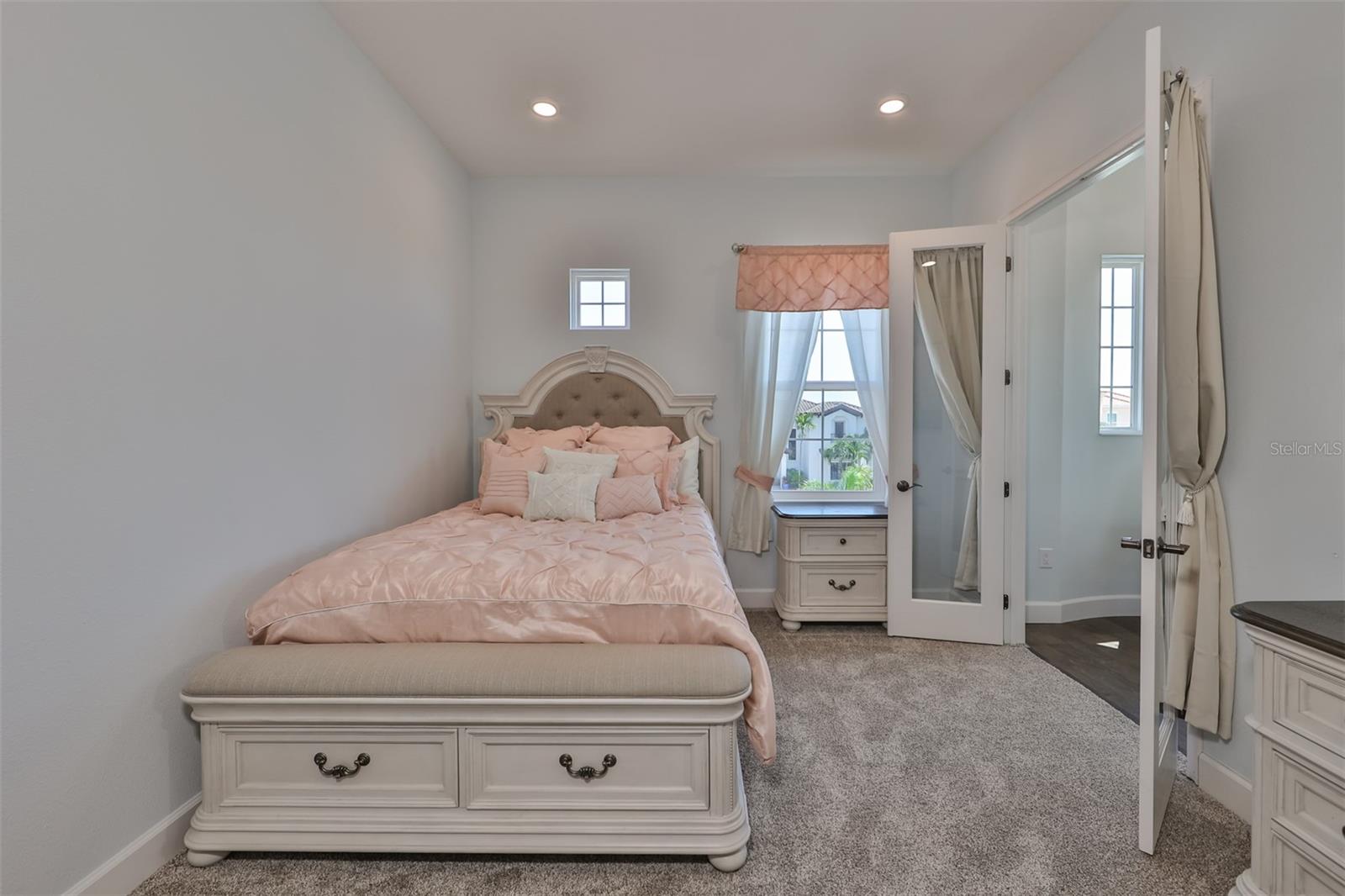 MIRABAY PH 3C-3 - Residential