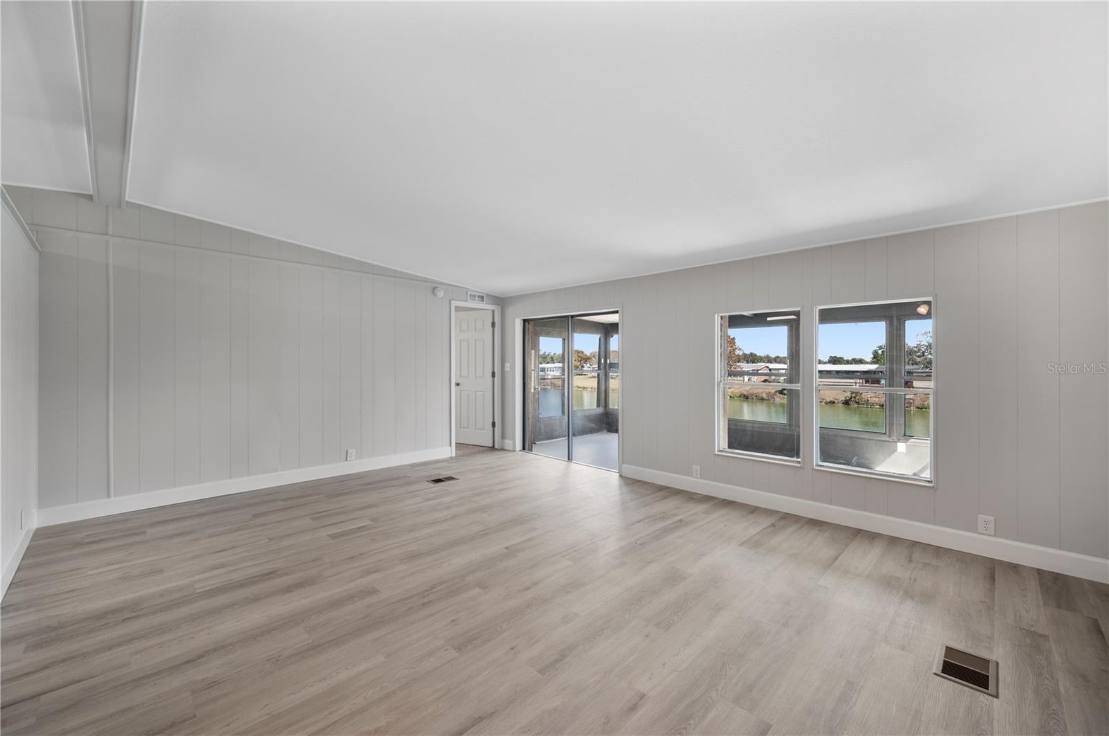 FLORAL LAKES - Residential