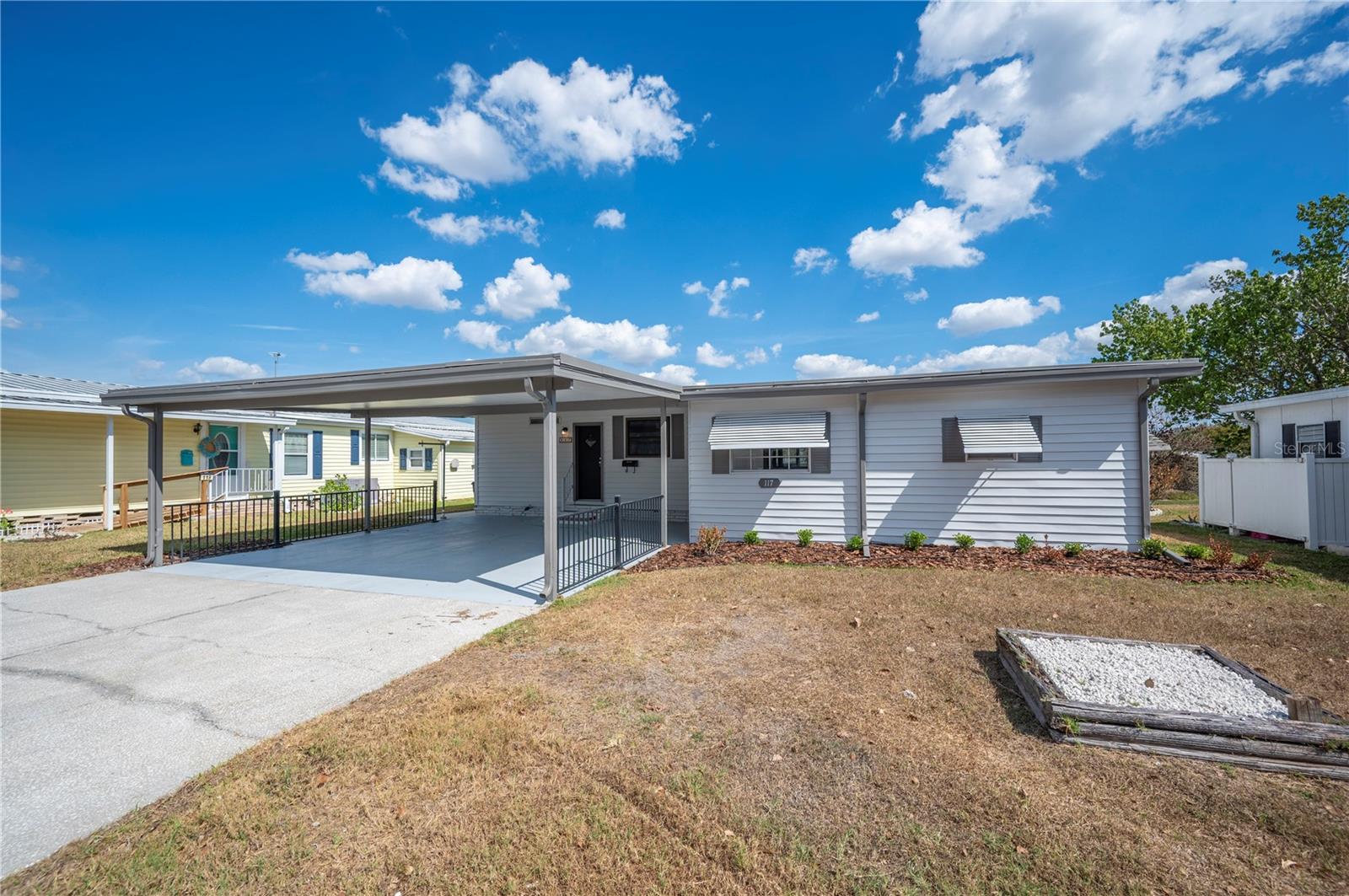 FLORAL LAKES - Residential