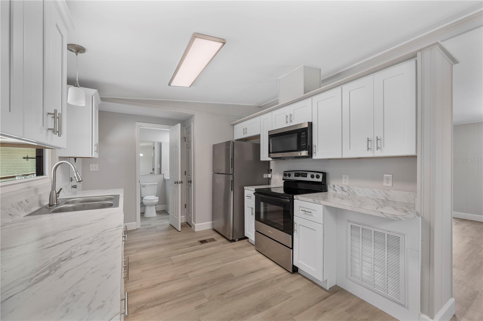 FLORAL LAKES - Residential