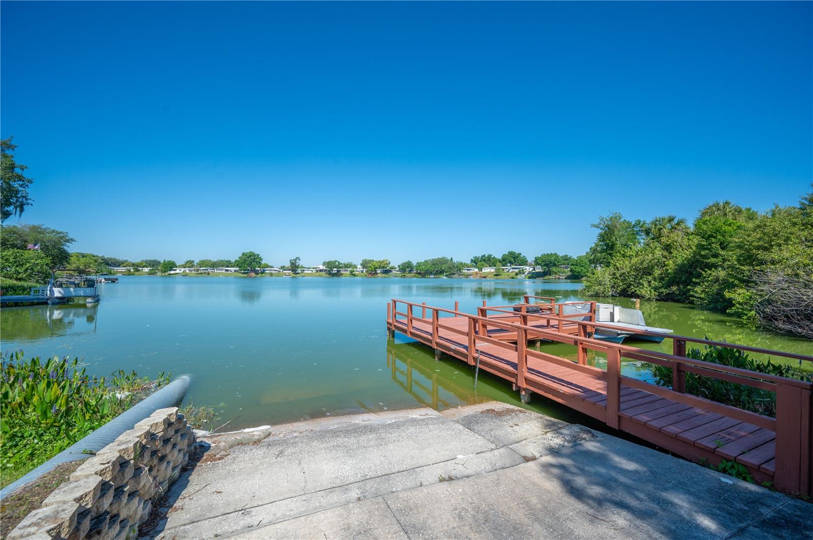 FLORAL LAKES - Residential