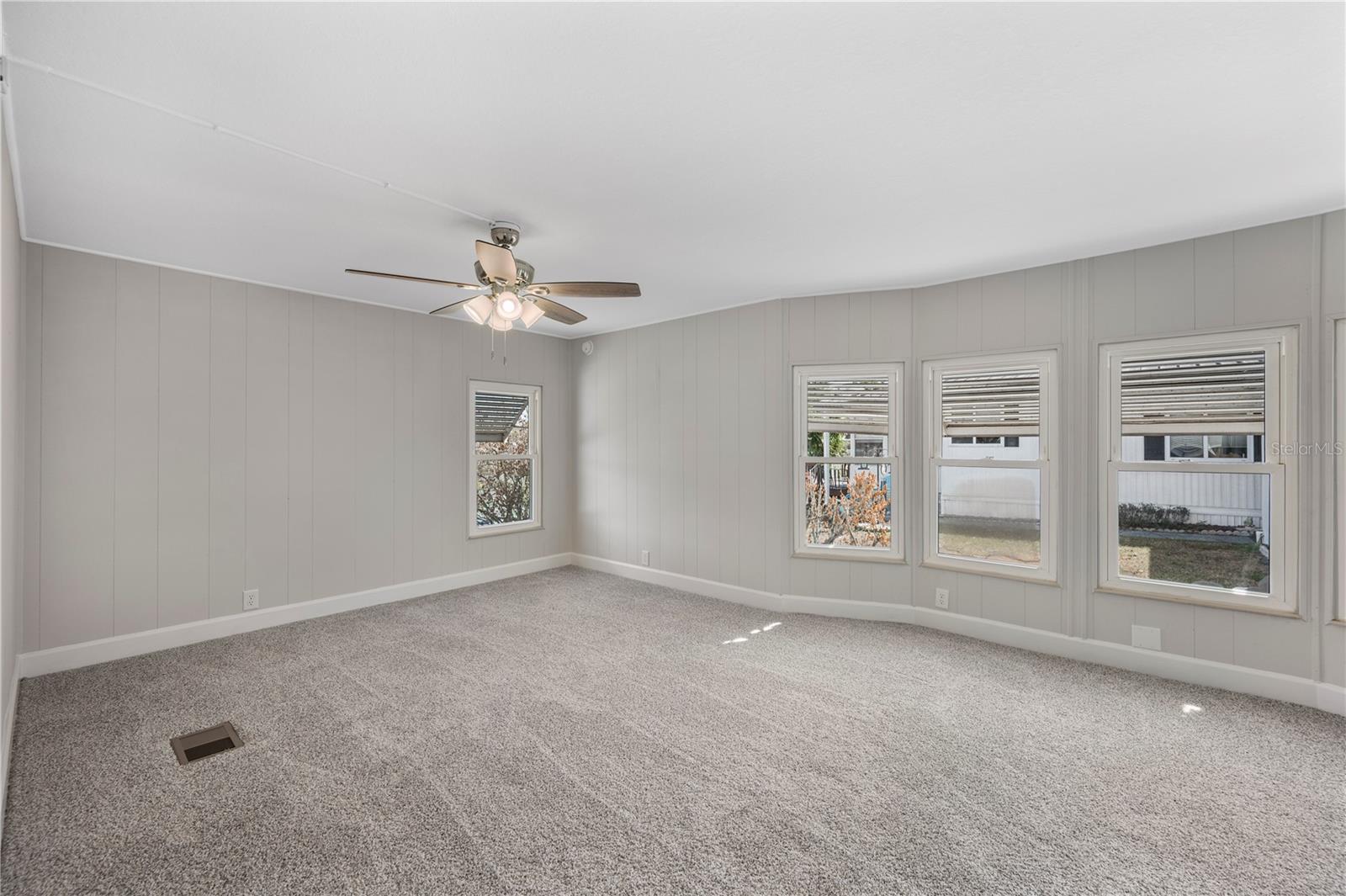 FLORAL LAKES - Residential