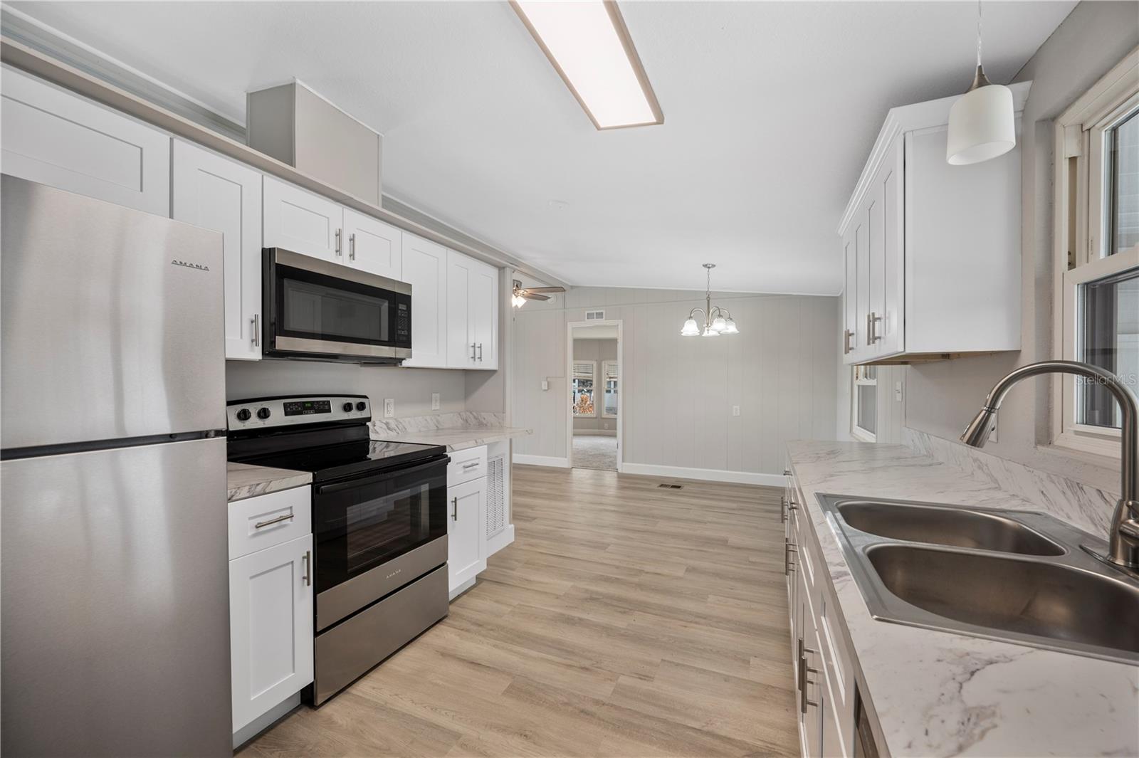 FLORAL LAKES - Residential