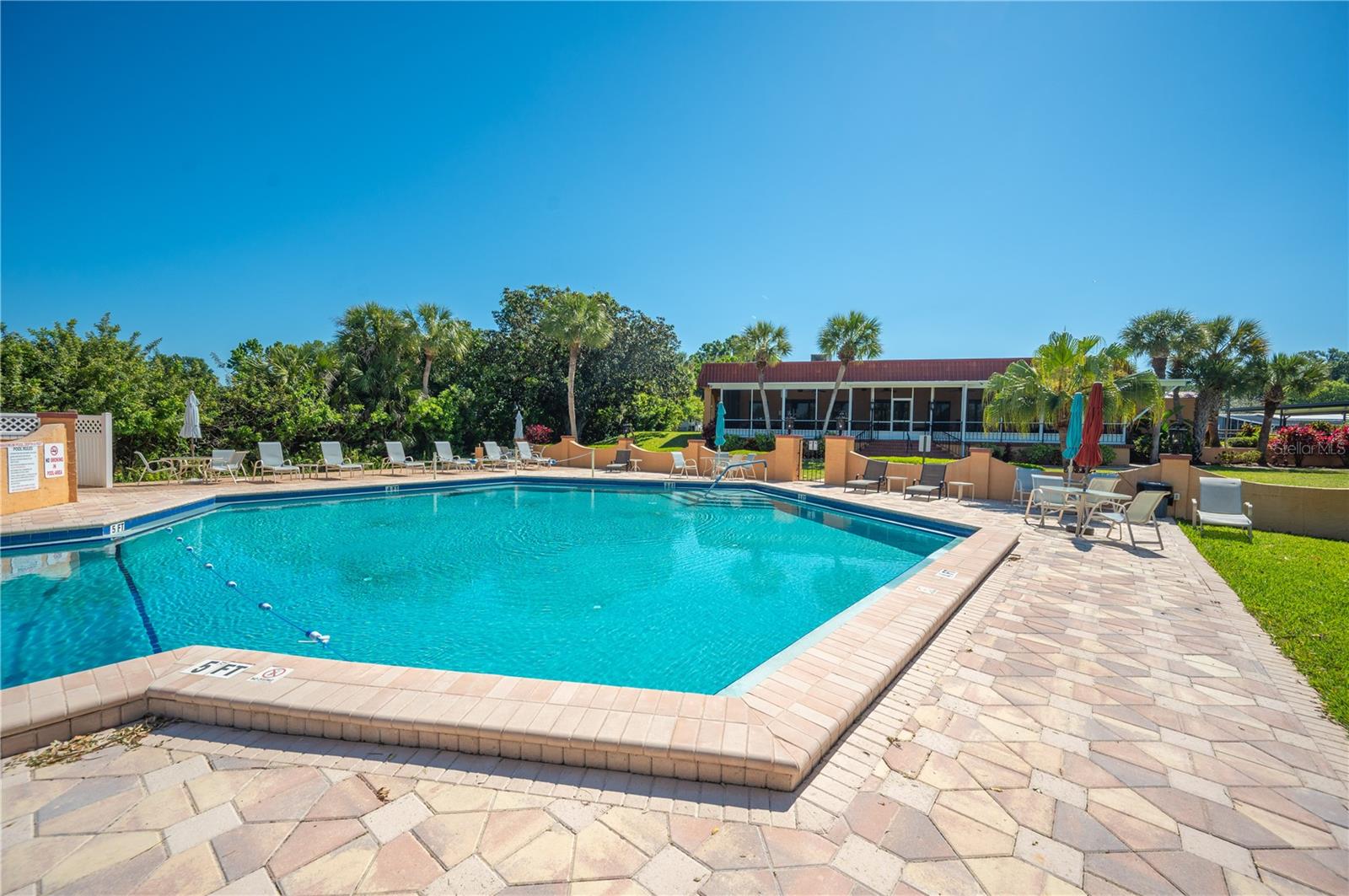 FLORAL LAKES - Residential